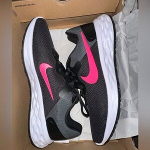 🆕 women’s Nike shoes